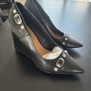 Fashion Nova Black Wedge Shoes with Sleek Design